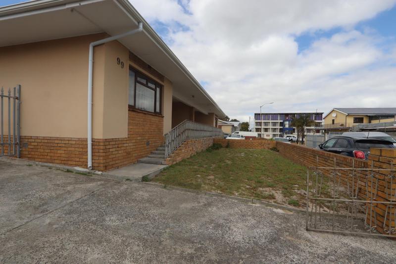 To Let 4 Bedroom Property for Rent in Gatesville Western Cape